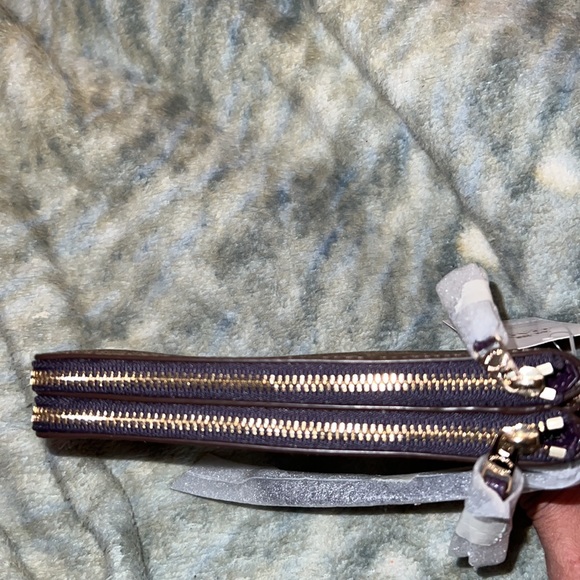 Coach wristlet brand new!!!! Price firm - Picture 3 of 6